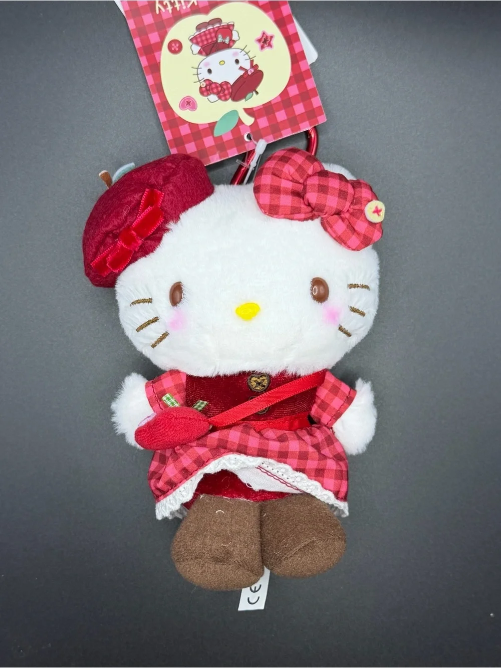 Sanrio the Autumn Apple Series Hello Kitty plush/keychain Mk188